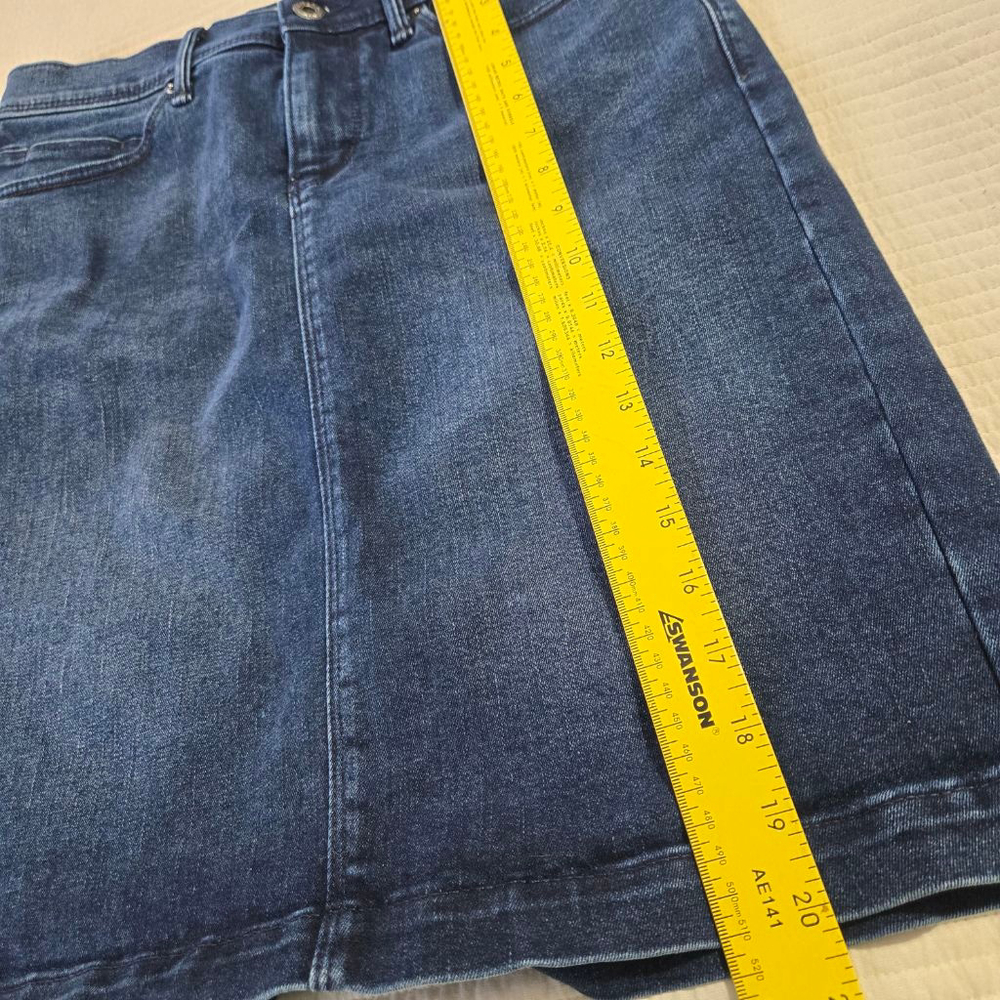 Women's Levi's Perfectly Slimming 512 Denim Skirt in Dark Blue Wash Size 6 - Picture 3 of 12